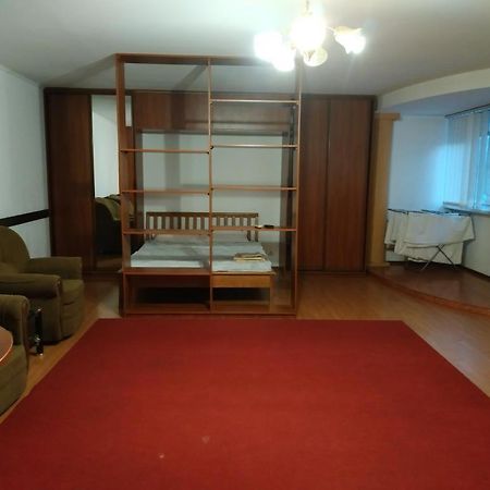 Nice Apartment Near Gulliver Kiew Exterior foto